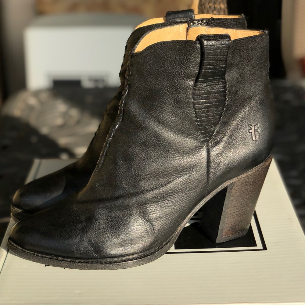 ⭐️SOLD!!!⭐️  Frye Ilana Whipstitch Ankle Boot